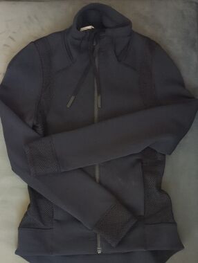 lululemon athletica black zip-up jacket
